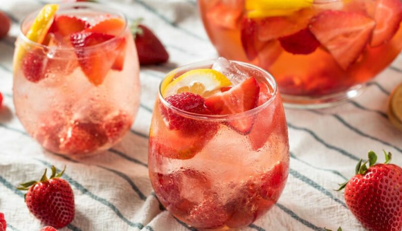 Homemade,Berry,Rose,Sangria,With,Lmeon,Ready,To,Drink