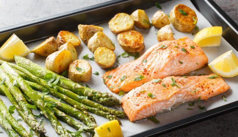 Fresh,Salmon,Fillet,Baked,With,Asparagus,And,Potatoes,Close-up,In