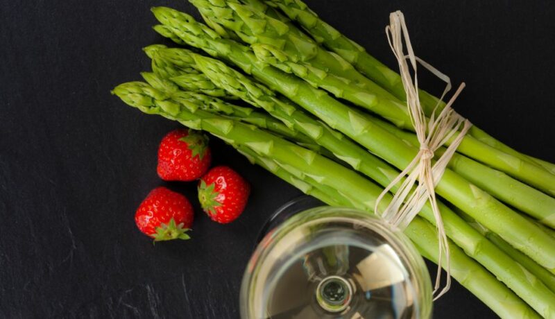 A,Bunch,Of,Fresh,Green,Asparagus,On,Slate,,With,A
